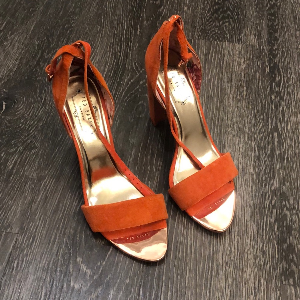 Ted Baker “Phanda” 39.5/U.S. 9